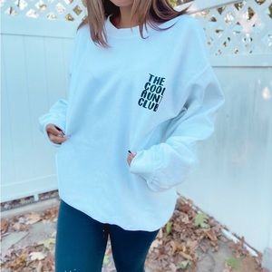🤍shop.summersweethearts NJ based customs “Cool Aunt Club” crewneck in medium🤍